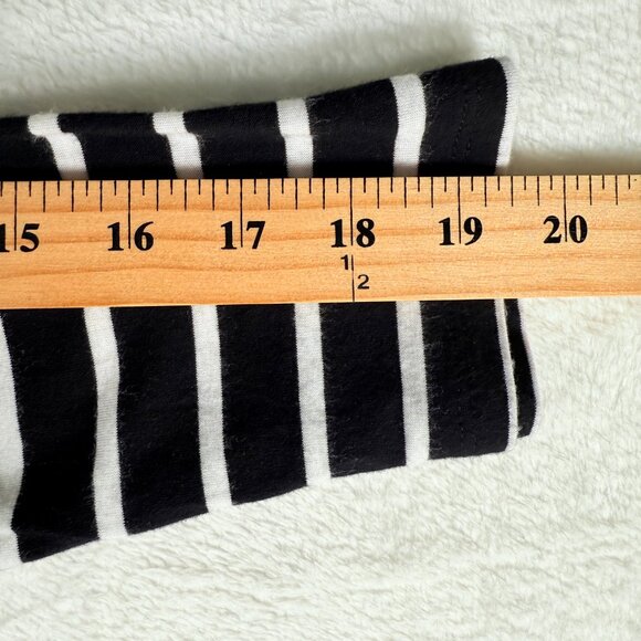 Belldini Womens Knit Top Size White & Black Silver Grommet V Neck Relaxed Size L - Picture 5 of 6